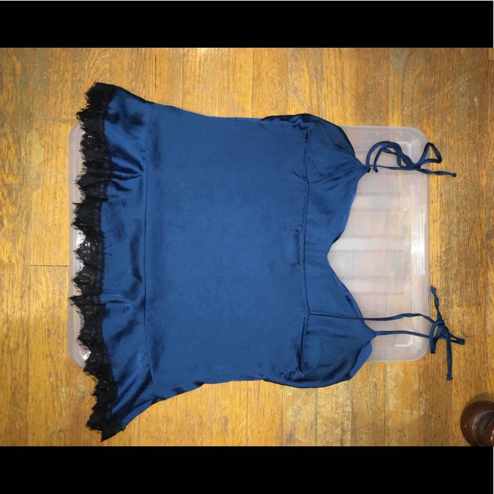 Blue lace top - Picture 4 of 4